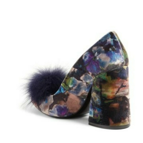 **SOLD** Eugenia Kim Demi Pump w/ Genuine Fox Fur Pom Pom - Picture 2 of 8
